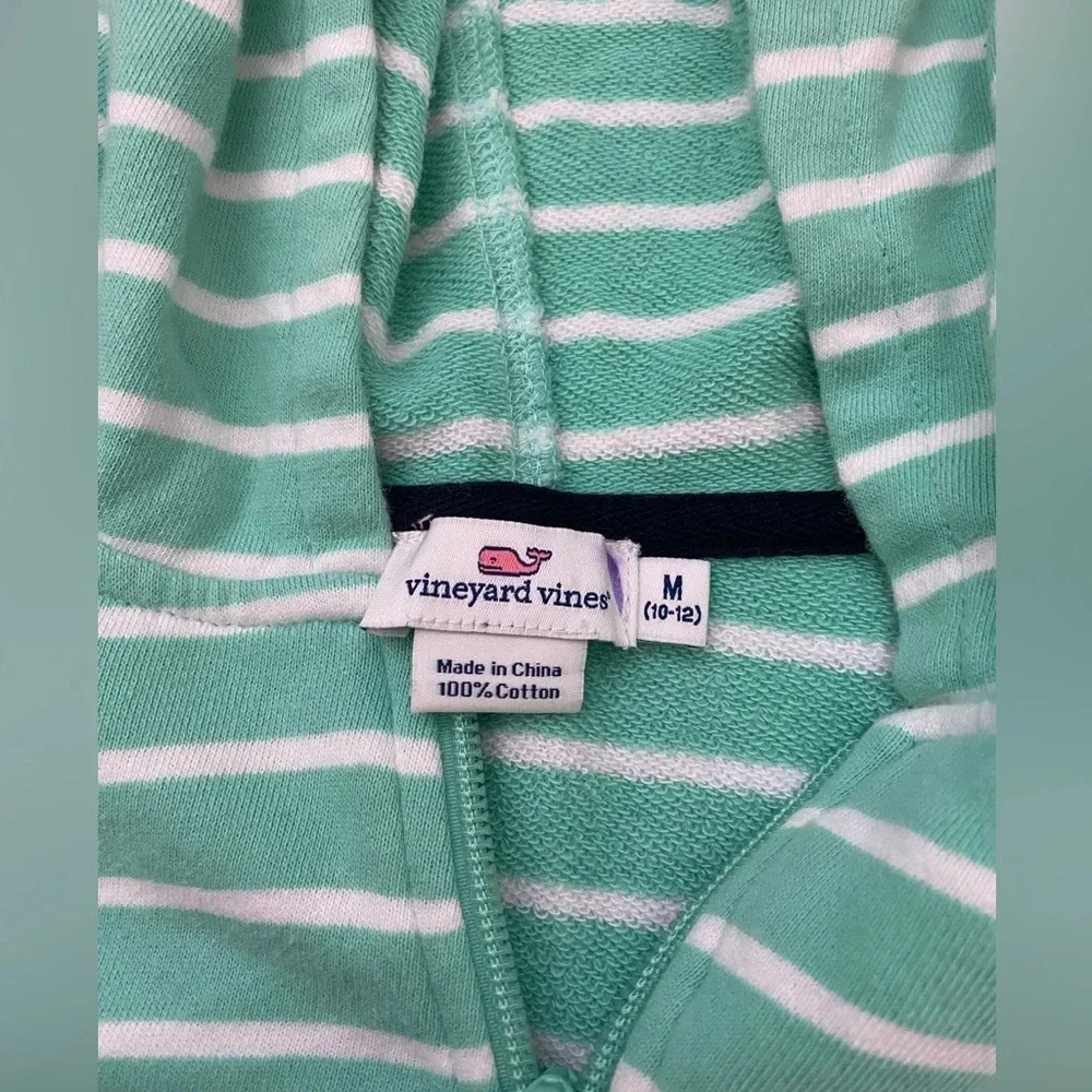 Vineyard Vines full zip front girl’s light weight hoodie, SZ Medium 10/12.